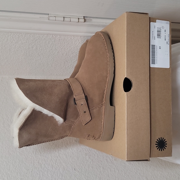 UGG Shoes - Ugg SYDNEY Boots